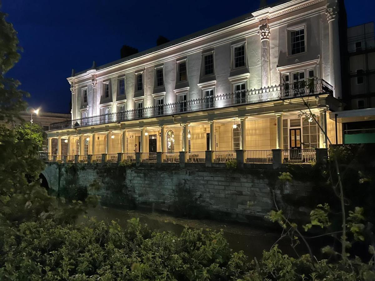Victoria Colonnade Aparthotel เลมิงตันสปา ภายนอก รูปภาพ